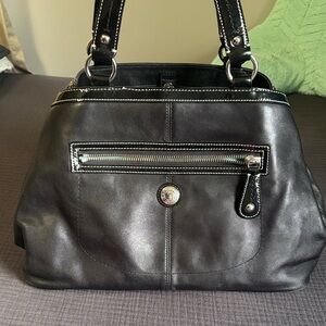 Coach Black Leather Women's Tote Bag with Contrast Stitching COA-81